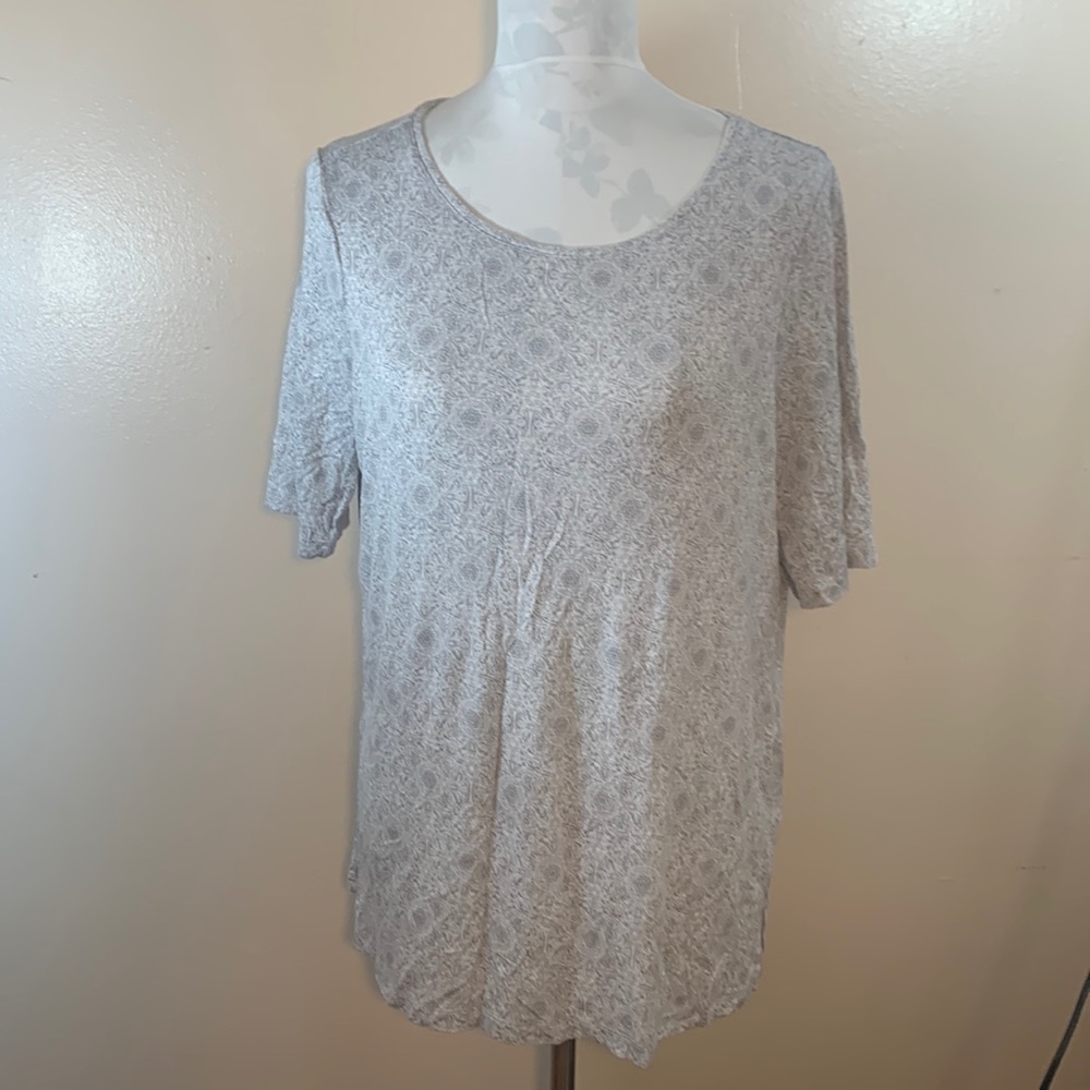 Easywear by Chico’s Light Gray on White Geometric Print Elbow Sleeve Tee